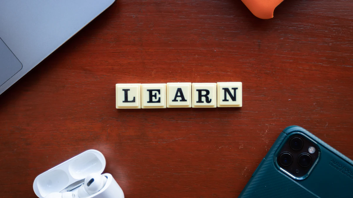 文字ブロックで「LEARN」と綴られた言葉