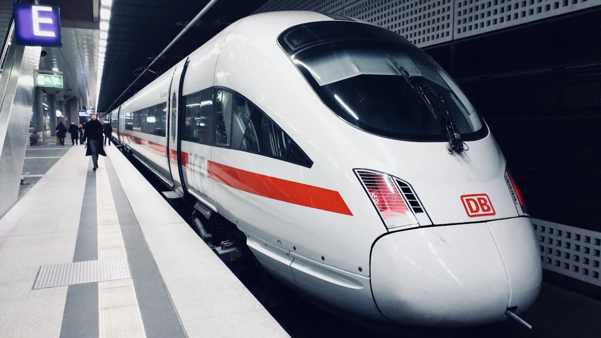 ホームに停まる電車